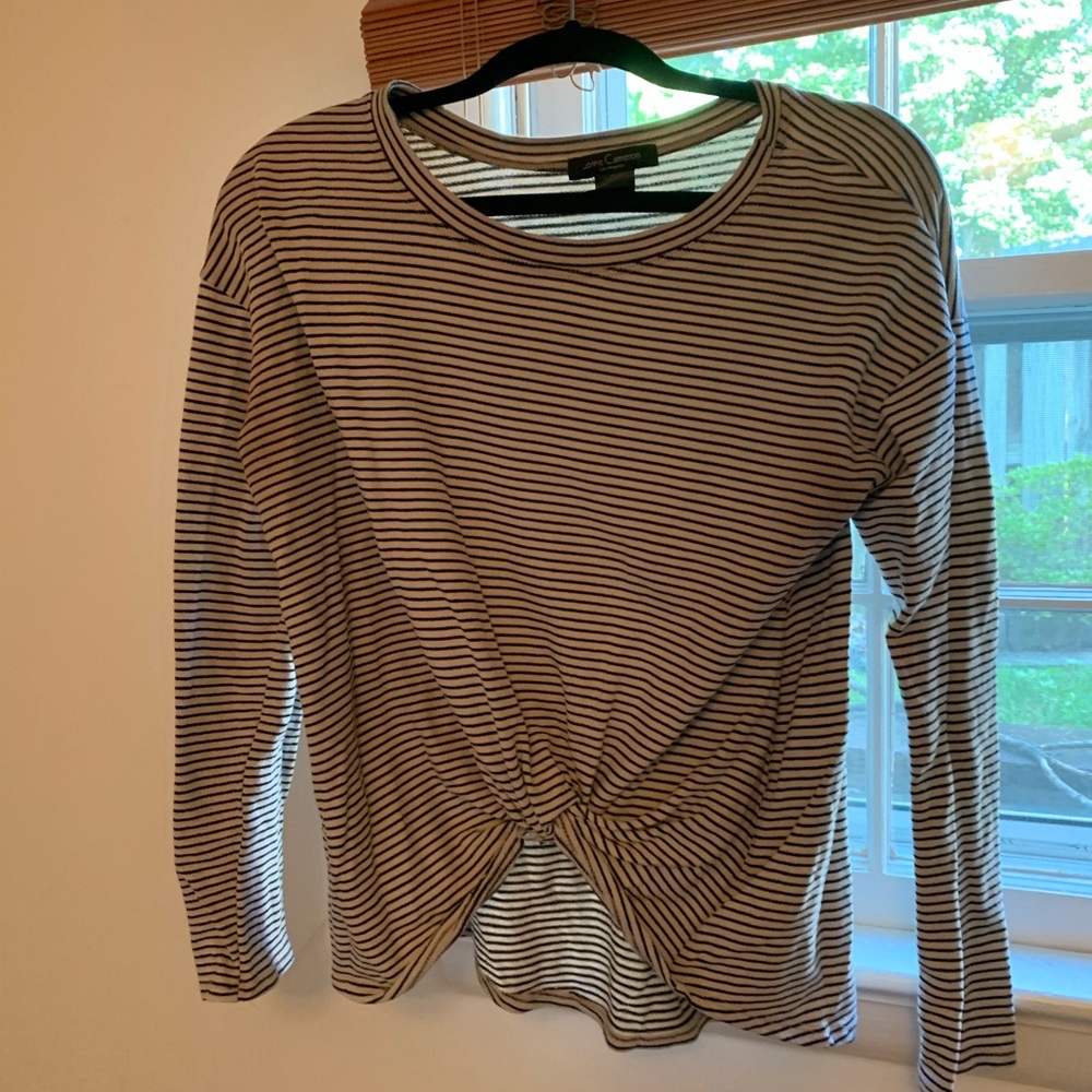 F21 light sweater top